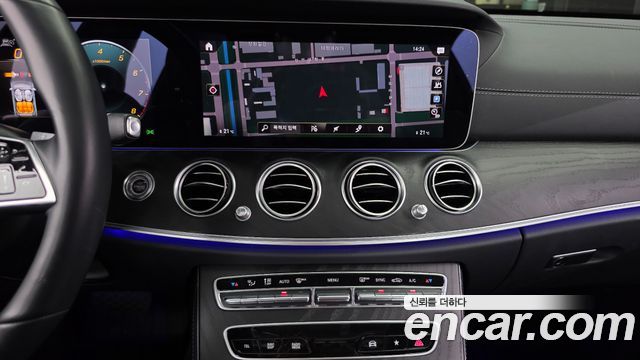 Mercedes-Benz E-Class 2023 — photo 16