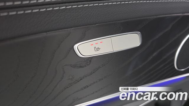 Mercedes-Benz E-Class 2023 — photo 17