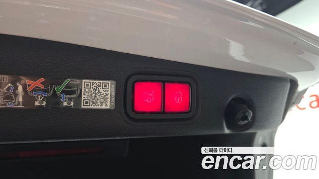 Mercedes-Benz E-Class 2023 — photo 19