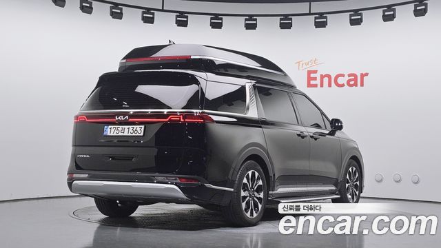 Kia Canival 2023 — photo 2