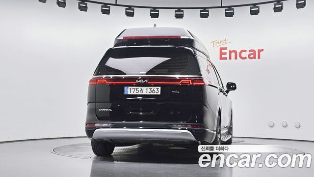 Kia Canival 2023 — photo 4
