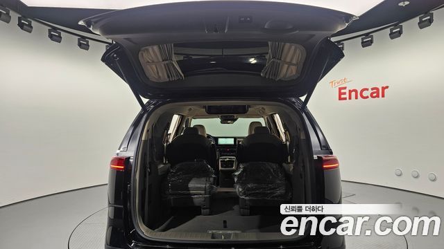 Kia Canival 2023 — photo 17