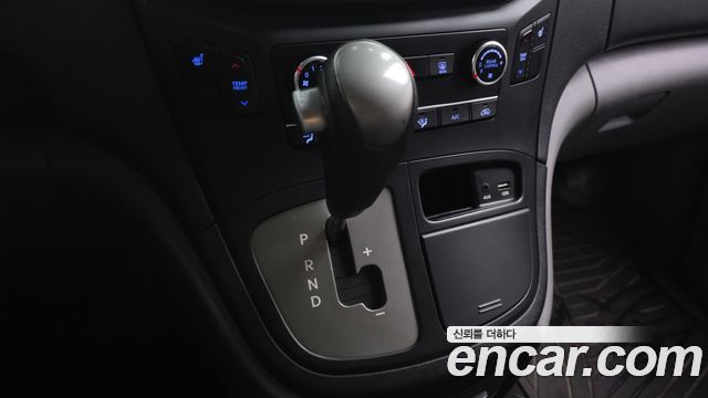 Hyundai Starex 2017 — photo 9