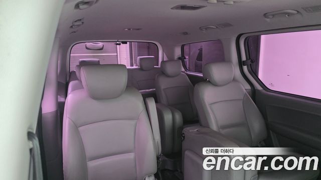 Hyundai Starex 2017 — photo 11