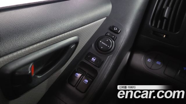 Hyundai Starex 2017 — photo 16