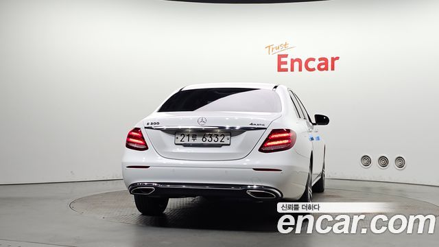 Mercedes-Benz E-Class 2017 — photo 4
