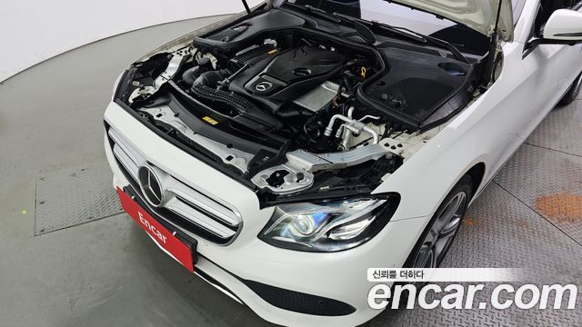 Mercedes-Benz E-Class 2017 — photo 6