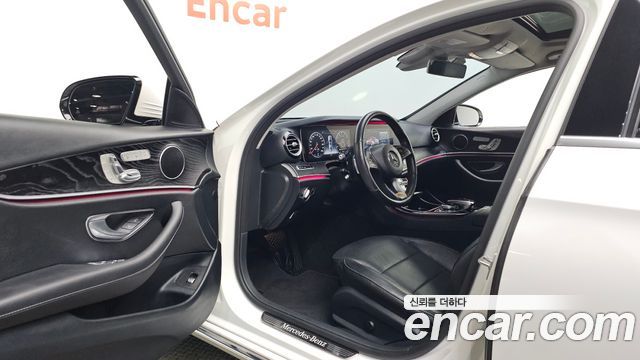 Mercedes-Benz E-Class 2017 — photo 10