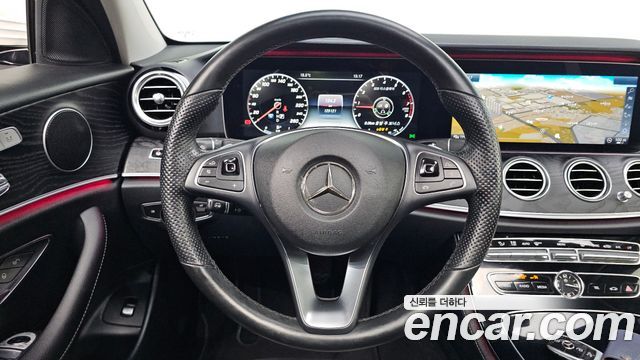 Mercedes-Benz E-Class 2017 — photo 13