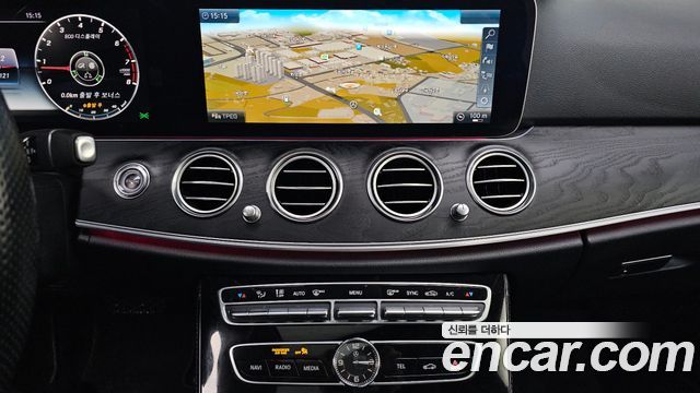 Mercedes-Benz E-Class 2017 — photo 14