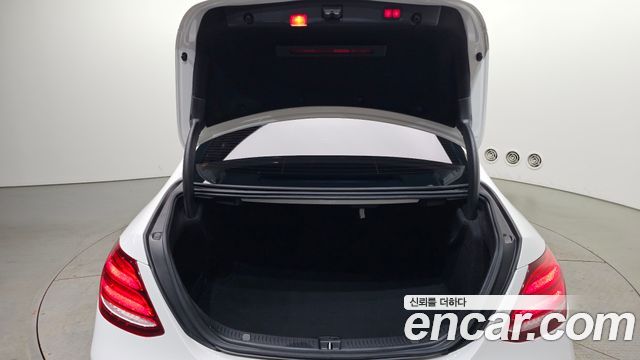 Mercedes-Benz E-Class 2017 — photo 20