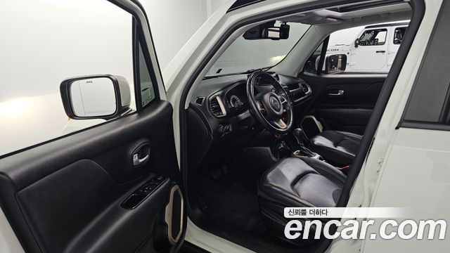 Jeep Renegade 2017 — photo 10