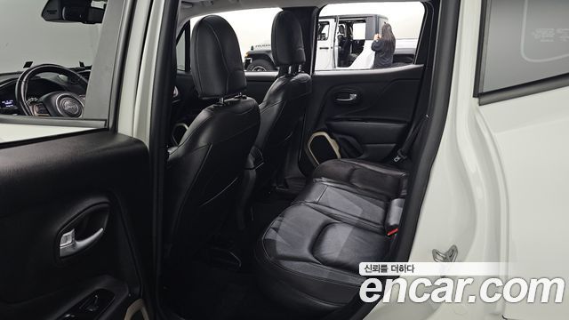 Jeep Renegade 2017 — photo 11