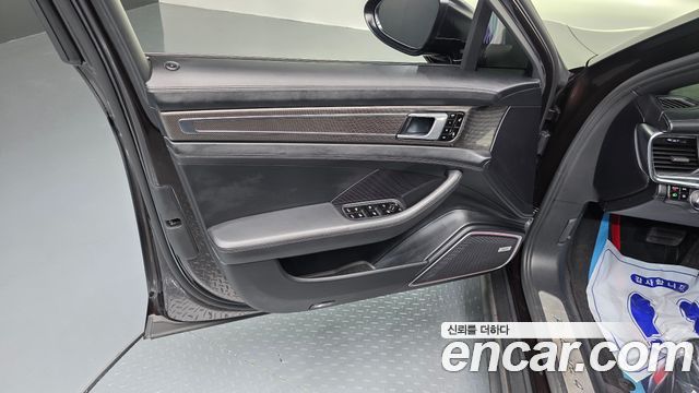 Porsche Panamera 2018 — photo 14