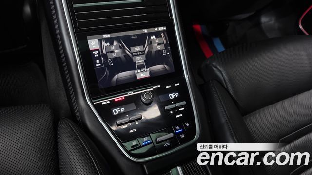 Porsche Panamera 2018 — photo 31