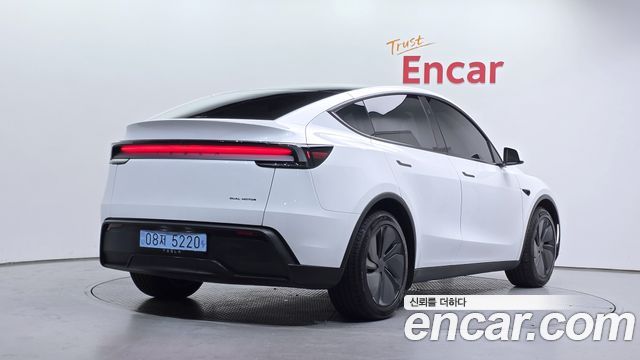Tesla Model Y 2026 — photo 2