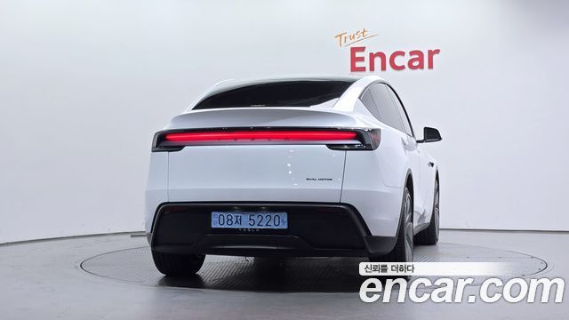 Tesla Model Y 2026 — photo 4