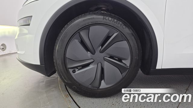 Tesla Model Y 2026 — photo 5