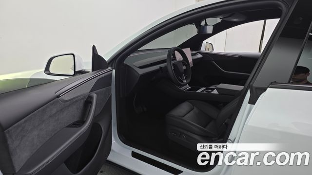 Tesla Model Y 2026 — photo 13