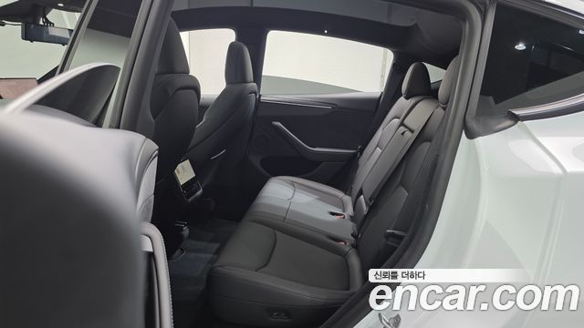 Tesla Model Y 2026 — photo 18