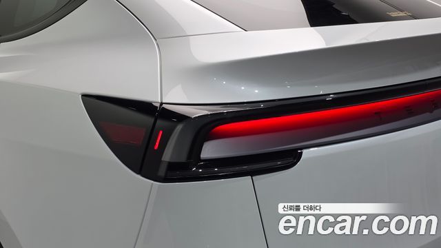 Tesla Model Y 2026 — photo 9