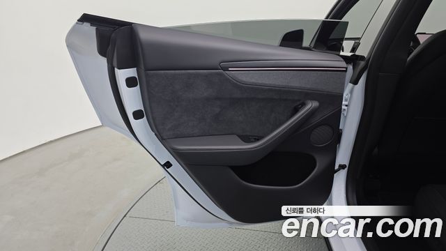Tesla Model Y 2026 — photo 15
