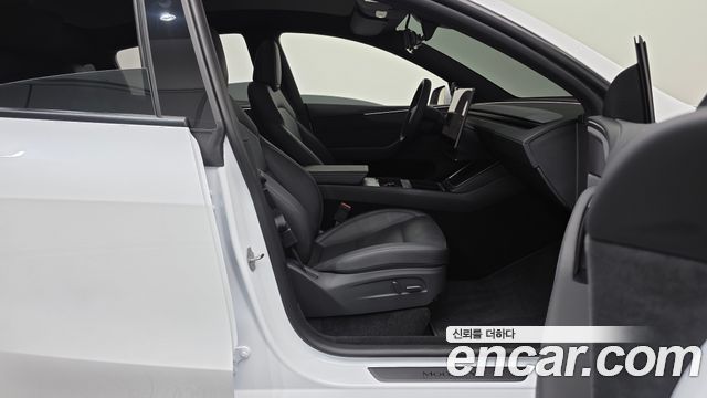 Tesla Model Y 2026 — photo 16