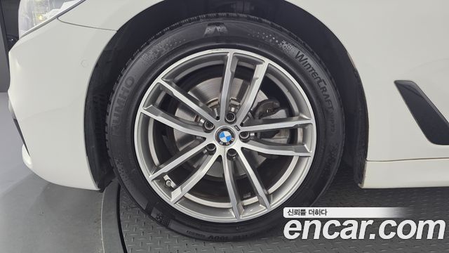 BMW 5-Series 2017 — photo 5