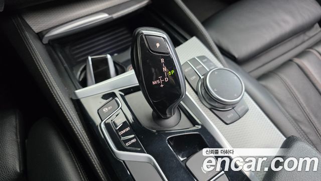 BMW 5-Series 2017 — photo 9