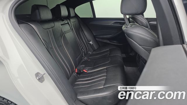 BMW 5-Series 2017 — photo 12