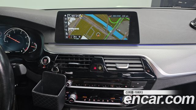 BMW 5-Series 2017 — photo 14