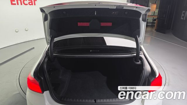 BMW 5-Series 2017 — photo 20