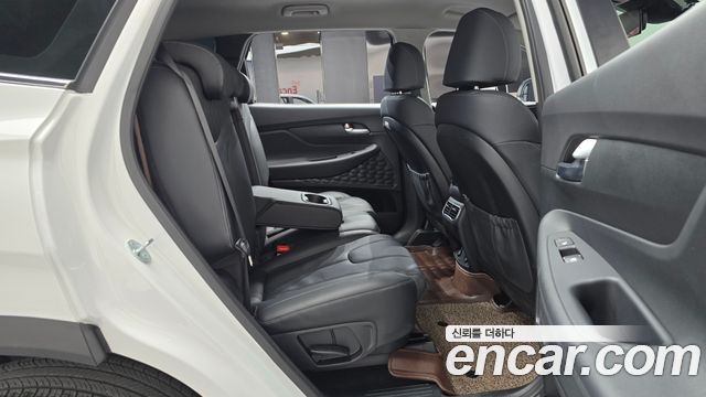 Hyundai Santafe 2023 — photo 17
