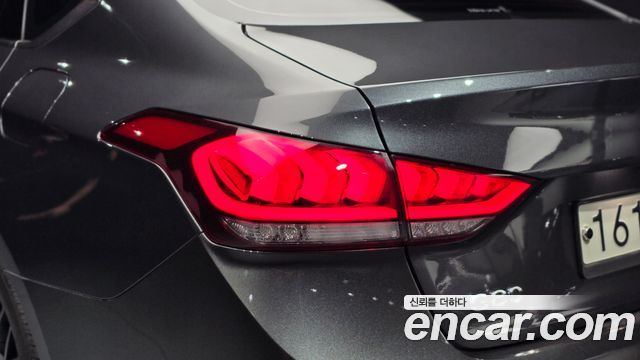 Genesis G80 2018 — photo 9