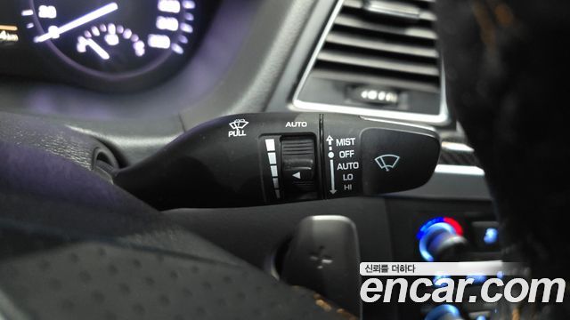 Genesis G80 2018 — photo 30