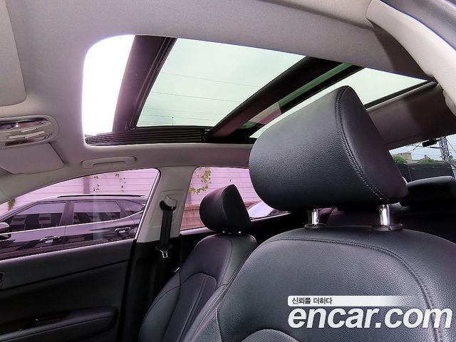 Kia K5 2016 — photo 18