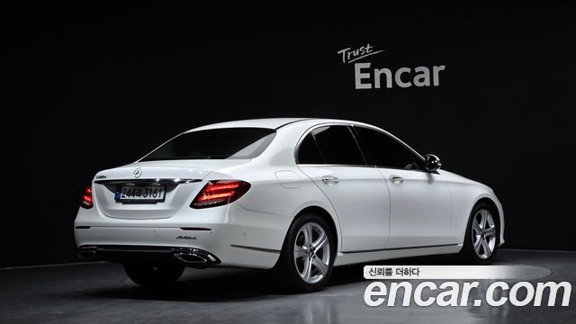 Mercedes-Benz E-Class 2017 — photo 2