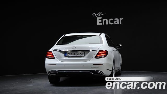 Mercedes-Benz E-Class 2017 — photo 4