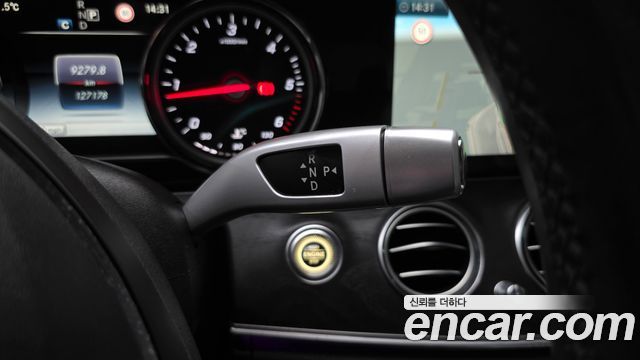 Mercedes-Benz E-Class 2017 — photo 9