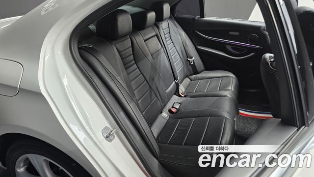Mercedes-Benz E-Class 2017 — photo 12