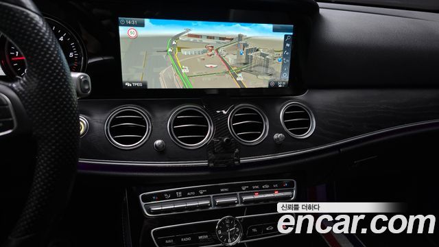 Mercedes-Benz E-Class 2017 — photo 15