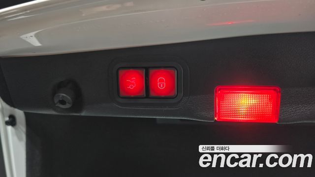 Mercedes-Benz E-Class 2017 — photo 20