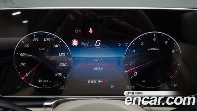 Mercedes-Benz S-Class 2023 — photo 11