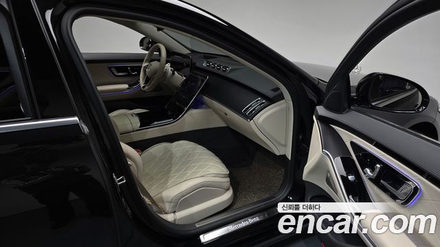 Mercedes-Benz S-Class 2023 — photo 17