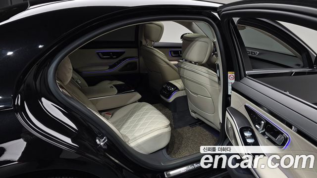 Mercedes-Benz S-Class 2023 — photo 18