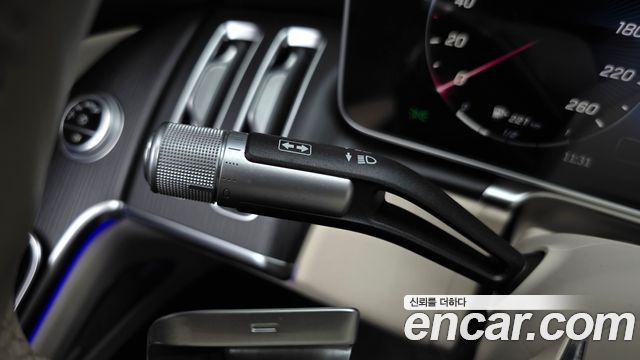 Mercedes-Benz S-Class 2023 — photo 33