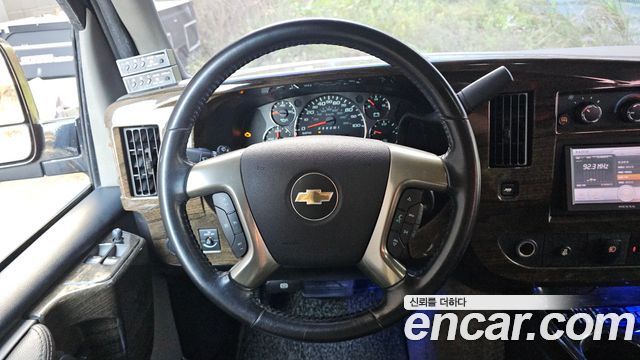 Chevrolet Express Van 2014 — photo 11