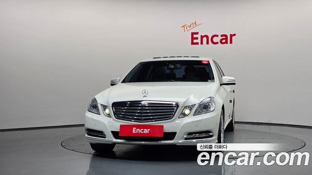 Mercedes-Benz E-Class 2011 — photo 3