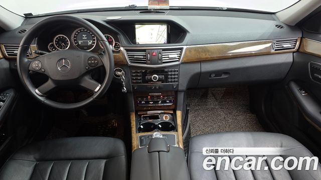 Mercedes-Benz E-Class 2011 — photo 7