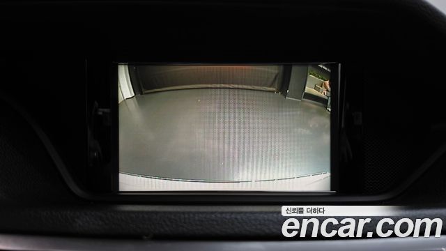 Mercedes-Benz E-Class 2011 — photo 15